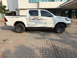 Toyota Hilux 2026 Silver