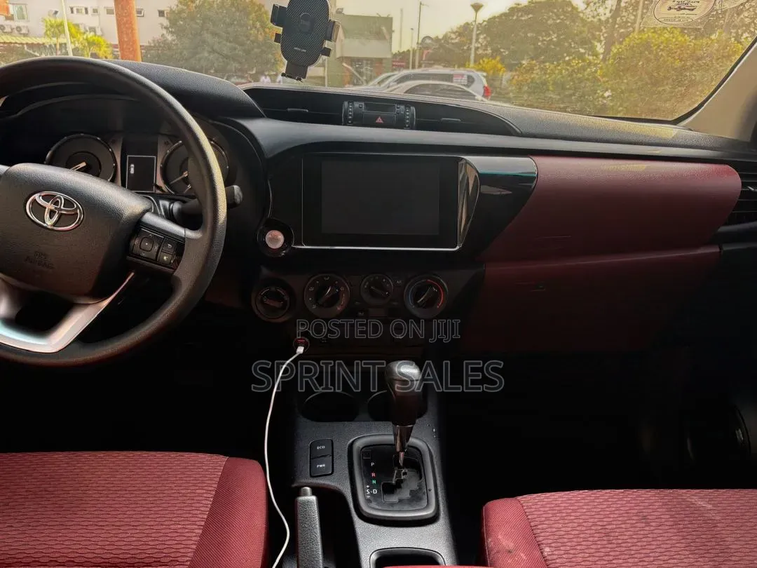 Toyota Hilux 2026 Silver