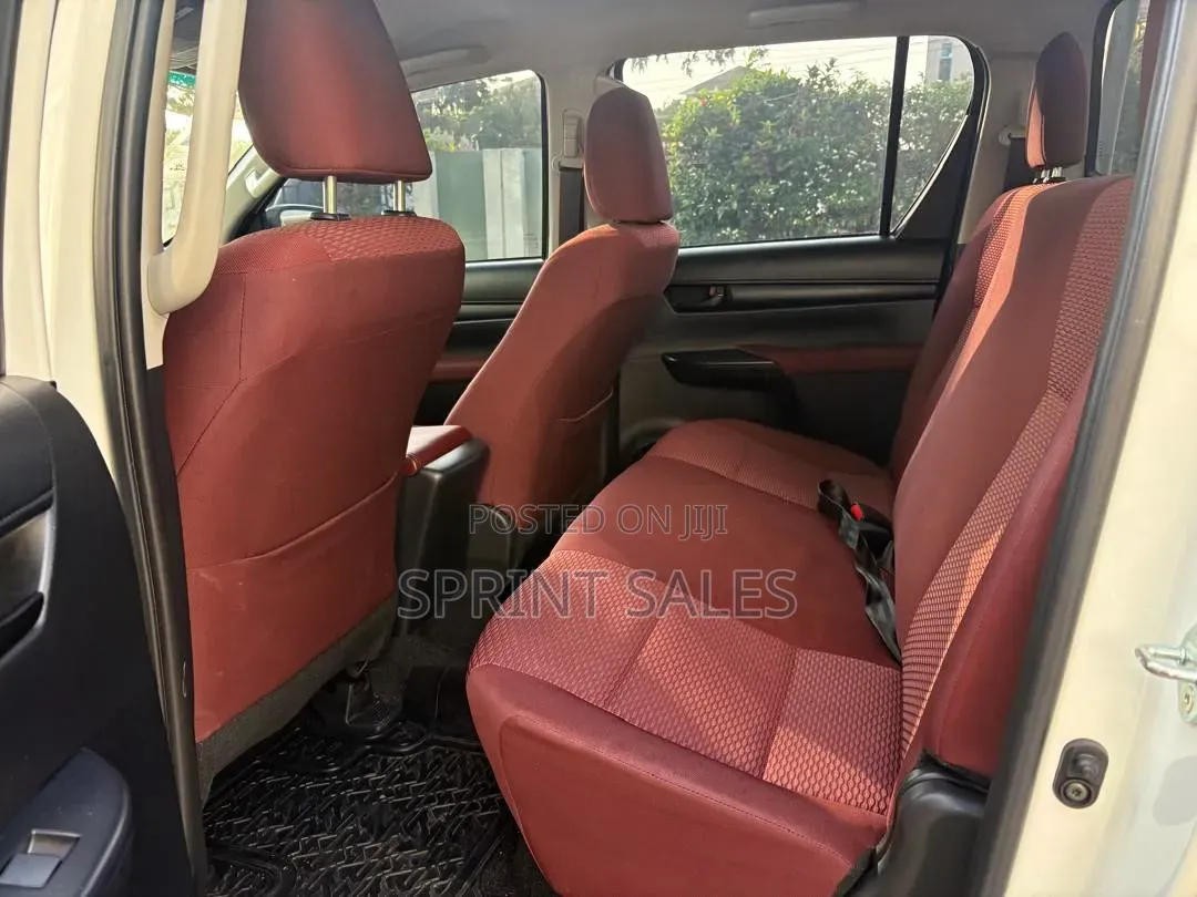 Toyota Hilux 2026 Silver
