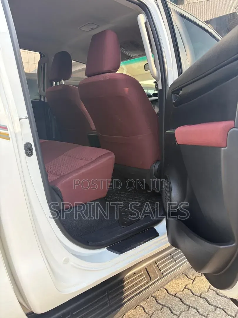 Toyota Hilux 2026 Silver