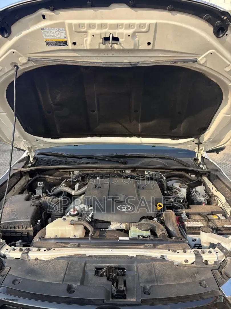 Toyota Hilux 2026 Silver