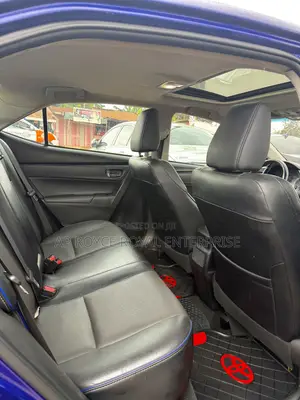 Toyota Corolla SE Special Edition 4dr Sedan (1.8L 4cyl CVT) 2017 Blue