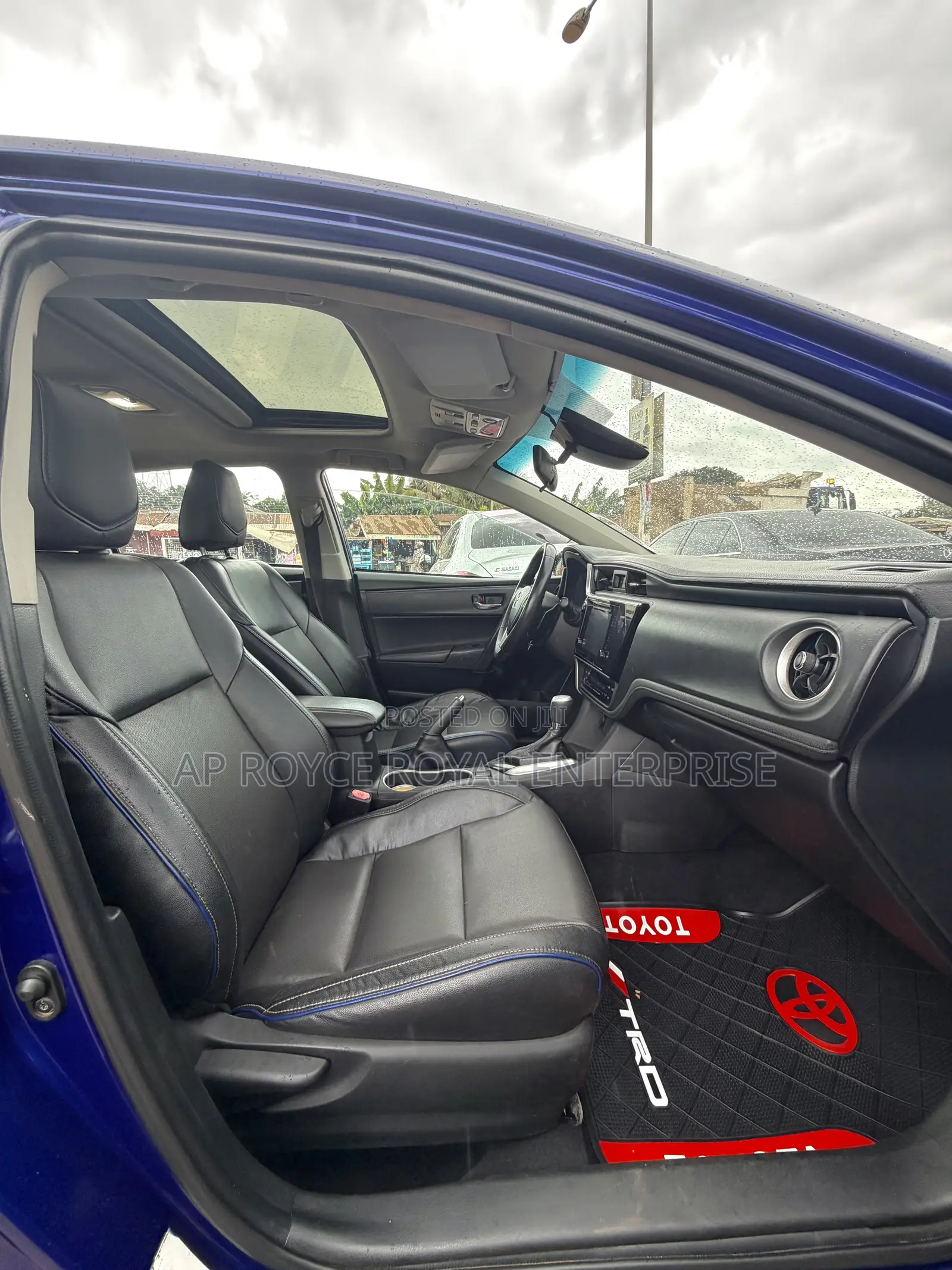 Toyota Corolla SE Special Edition 4dr Sedan (1.8L 4cyl CVT) 2017 Blue