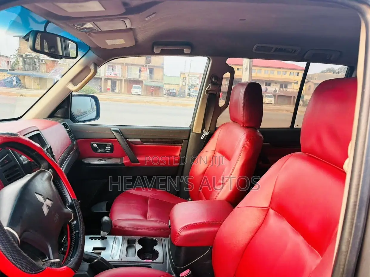 Mitsubishi Pajero 2011 Black