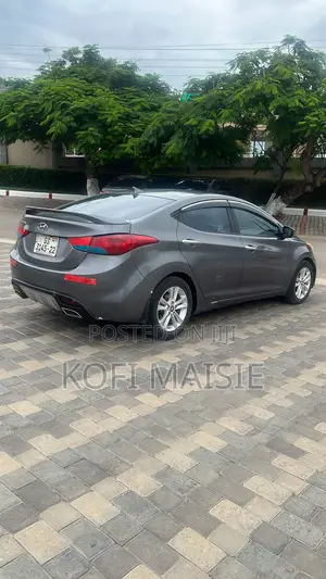 Hyundai Elantra GLS Sedan FWD (1.8L 4cyl 6A) 2013 Silver