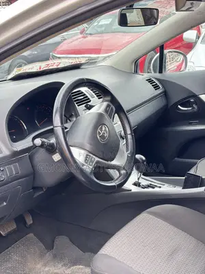 Toyota Avensis 2016 Silver