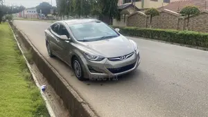 Hyundai Elantra SE 4dr Sedan (1.8L 4cyl 6M) 2015 Gold