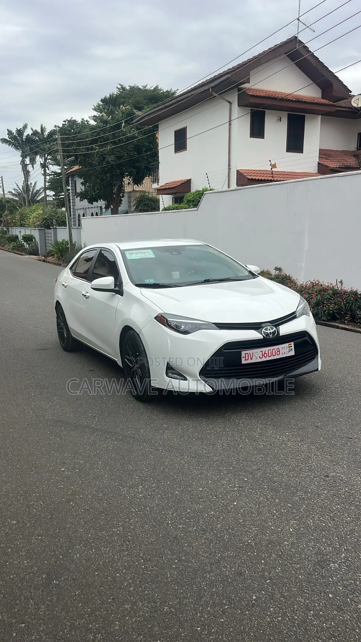 Toyota Corolla LE 4dr Sedan (1.8L 4cyl CVT) 2017 White