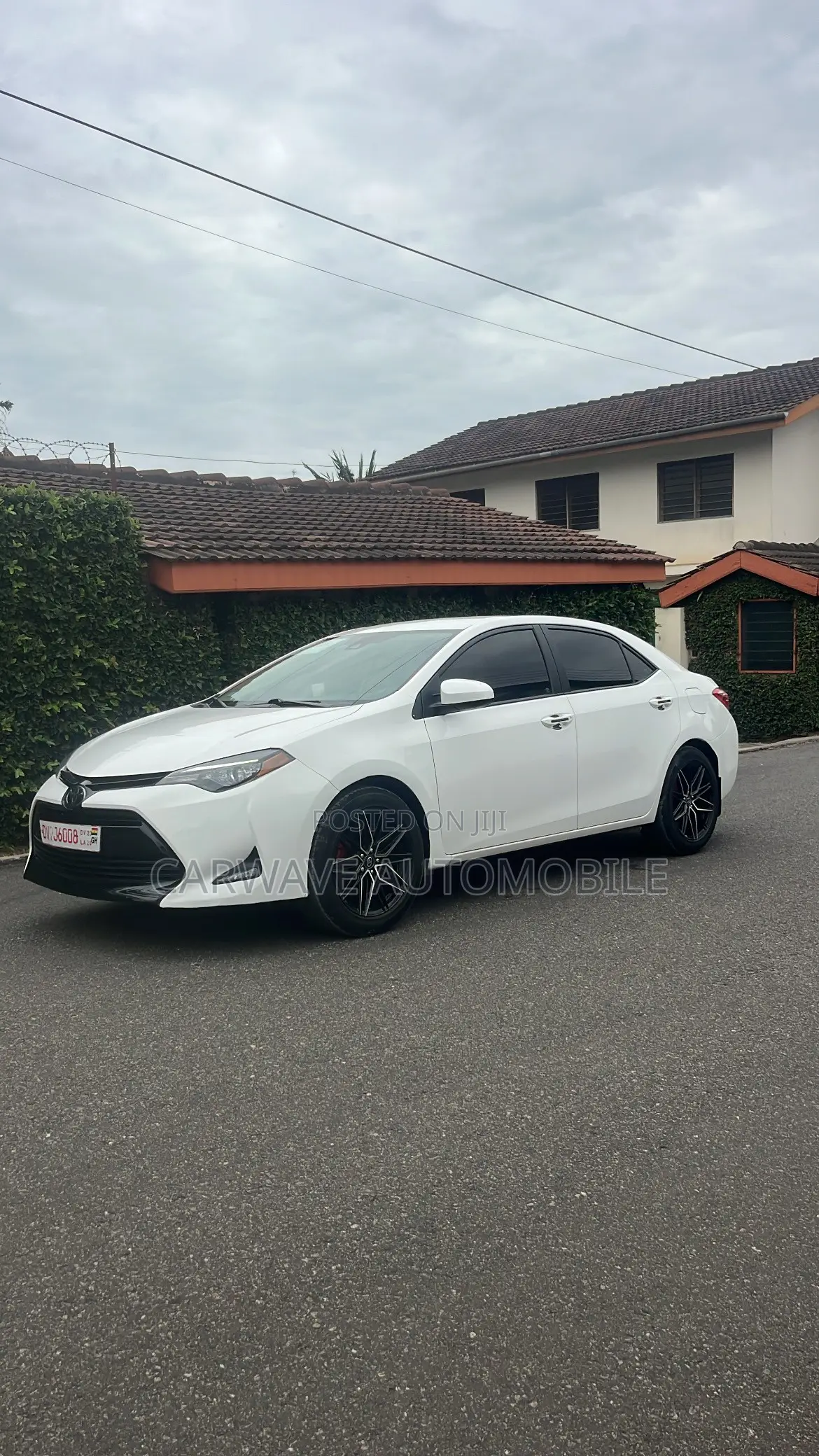 Toyota Corolla LE 4dr Sedan (1.8L 4cyl CVT) 2017 White