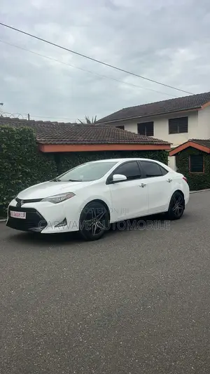 Toyota Corolla LE 4dr Sedan (1.8L 4cyl CVT) 2017 White