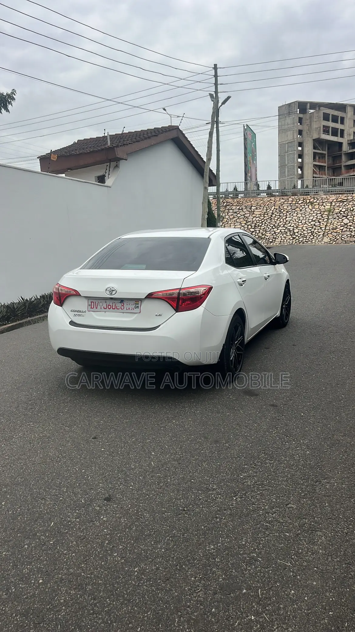 Toyota Corolla LE 4dr Sedan (1.8L 4cyl CVT) 2017 White