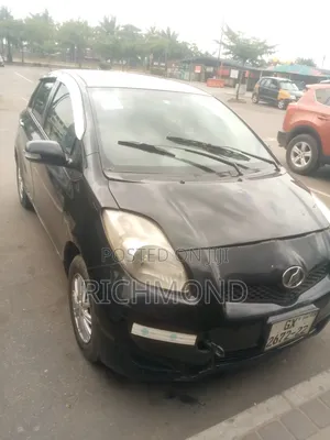 Toyota Vitz 1.3 AWD 3dr 2010 Black