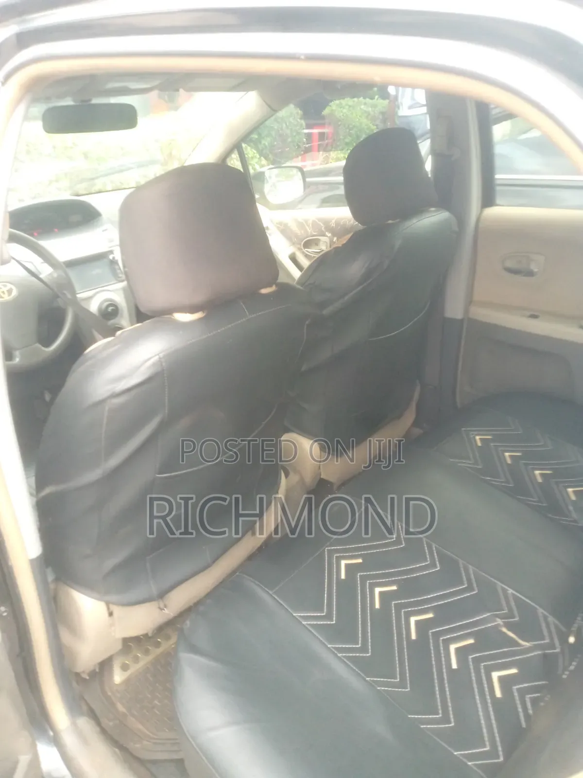 Toyota Vitz 1.3 AWD 3dr 2010 Black