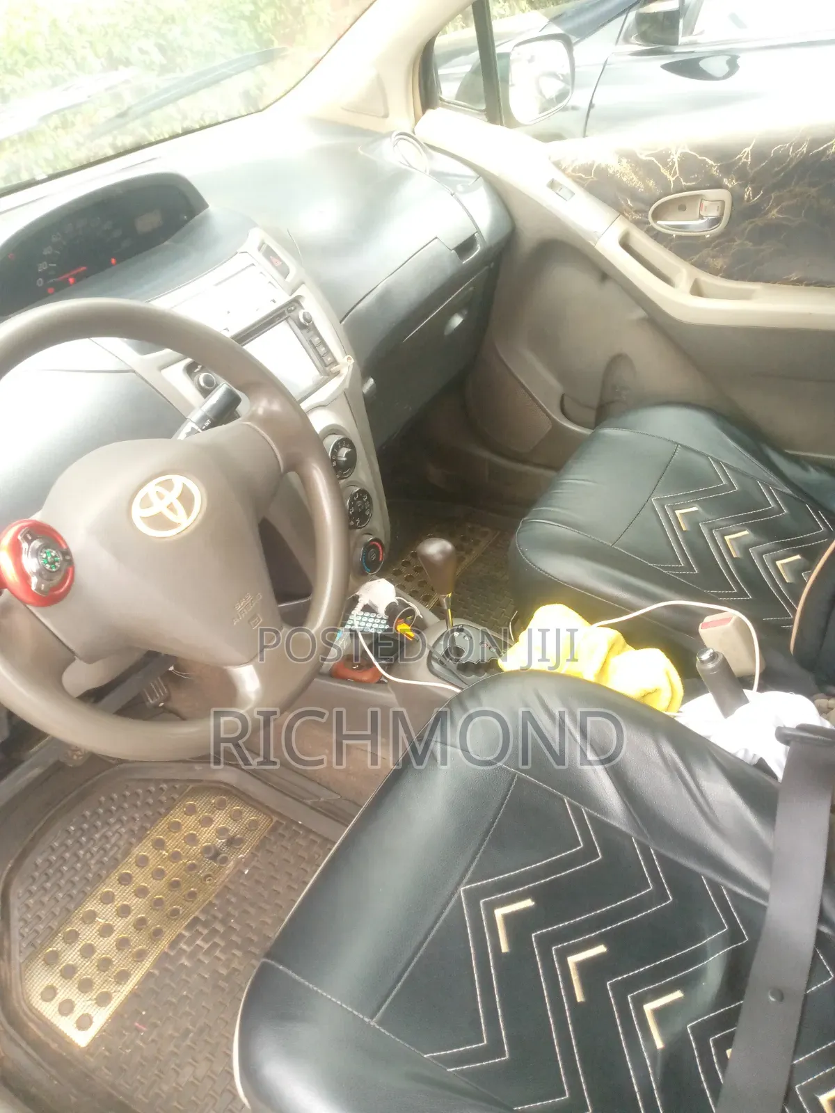 Toyota Vitz 1.3 AWD 3dr 2010 Black