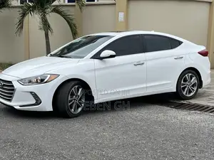 Hyundai Elantra Limited Sedan FWD (2.0L 4cyl 6A) 2017 White