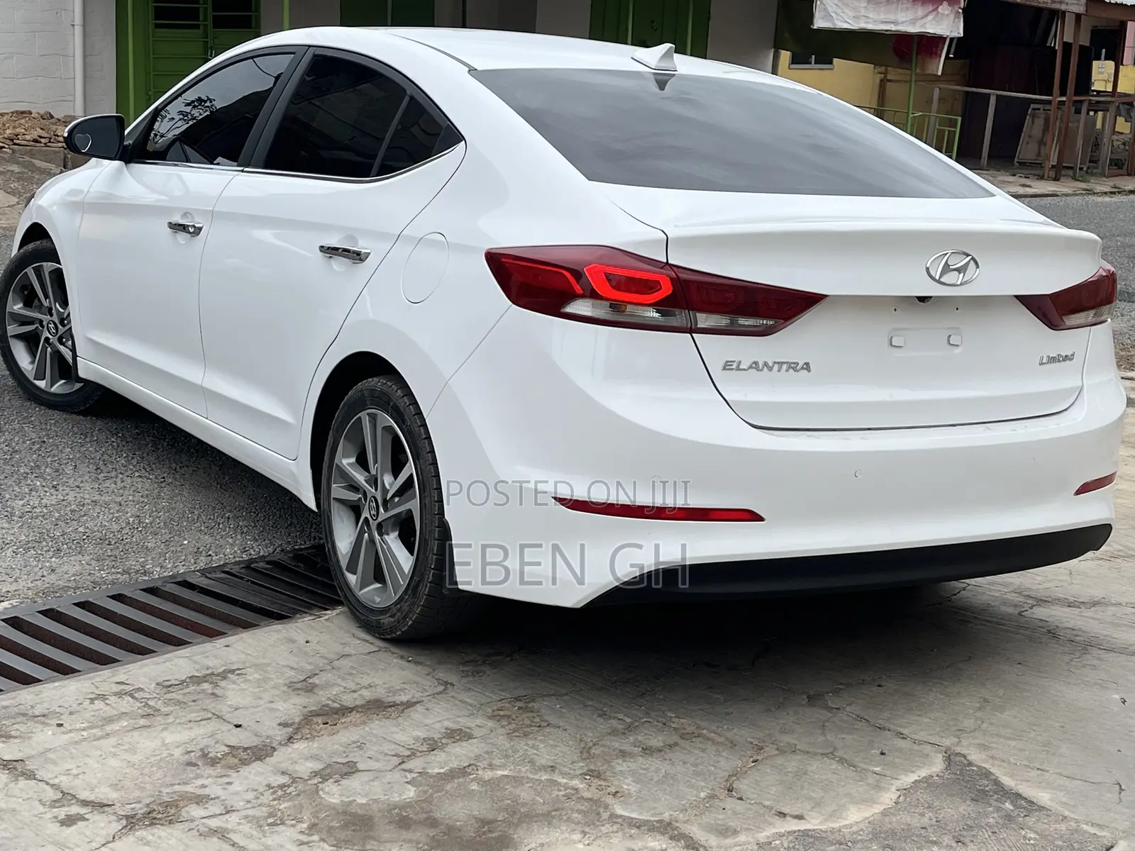 Hyundai Elantra Limited Sedan FWD (2.0L 4cyl 6A) 2017 White