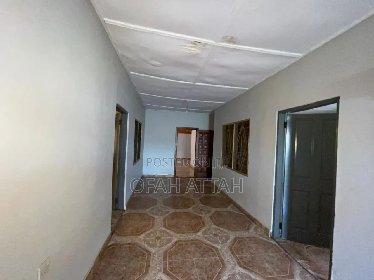 8bdrm House in Abuakwa Maakro, Kumasi Metropolitan for sale