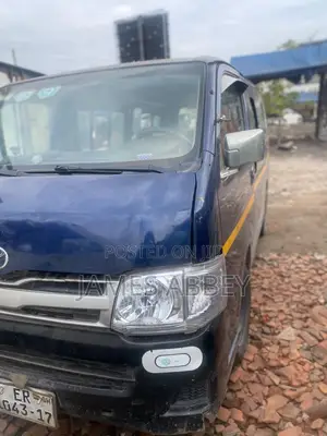 Toyota HiAce 2013 Blue