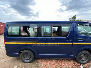 Toyota HiAce 2013 Blue