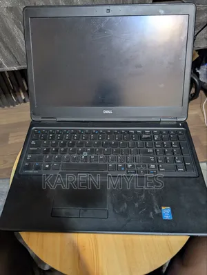Laptop Dell Latitude 5550 8GB Intel Core i7 SSD 320GB