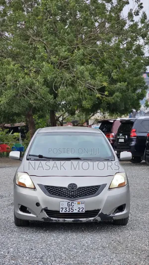 Toyota Yaris Base Sedan 4dr 2010 Silver