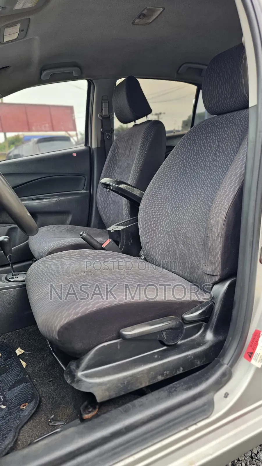 Toyota Yaris Base Sedan 4dr 2010 Silver