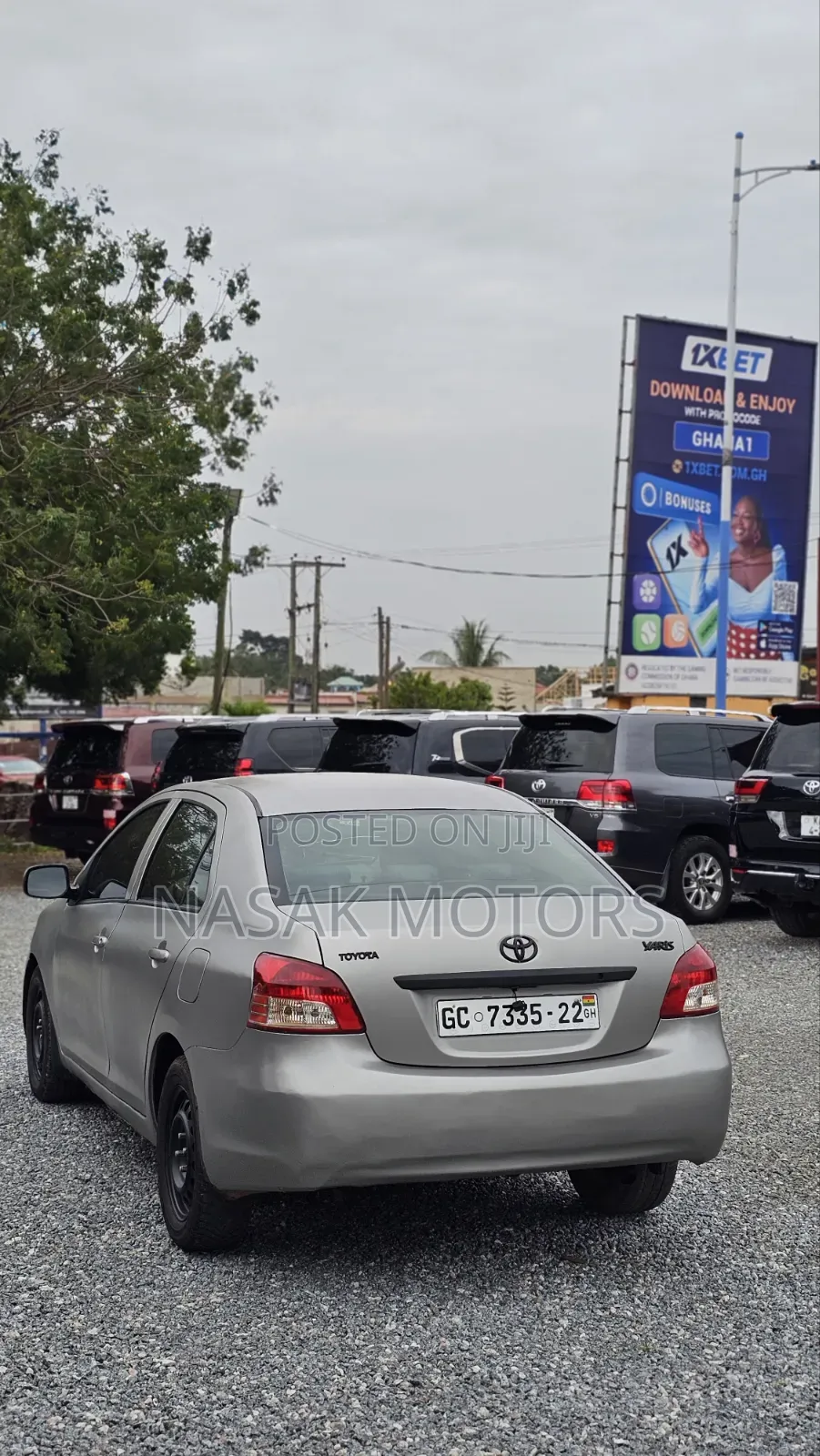 Toyota Yaris Base Sedan 4dr 2010 Silver
