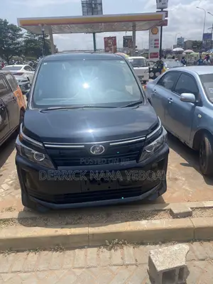 Toyota Voxy V 2WD 7-Seater 2014 Black