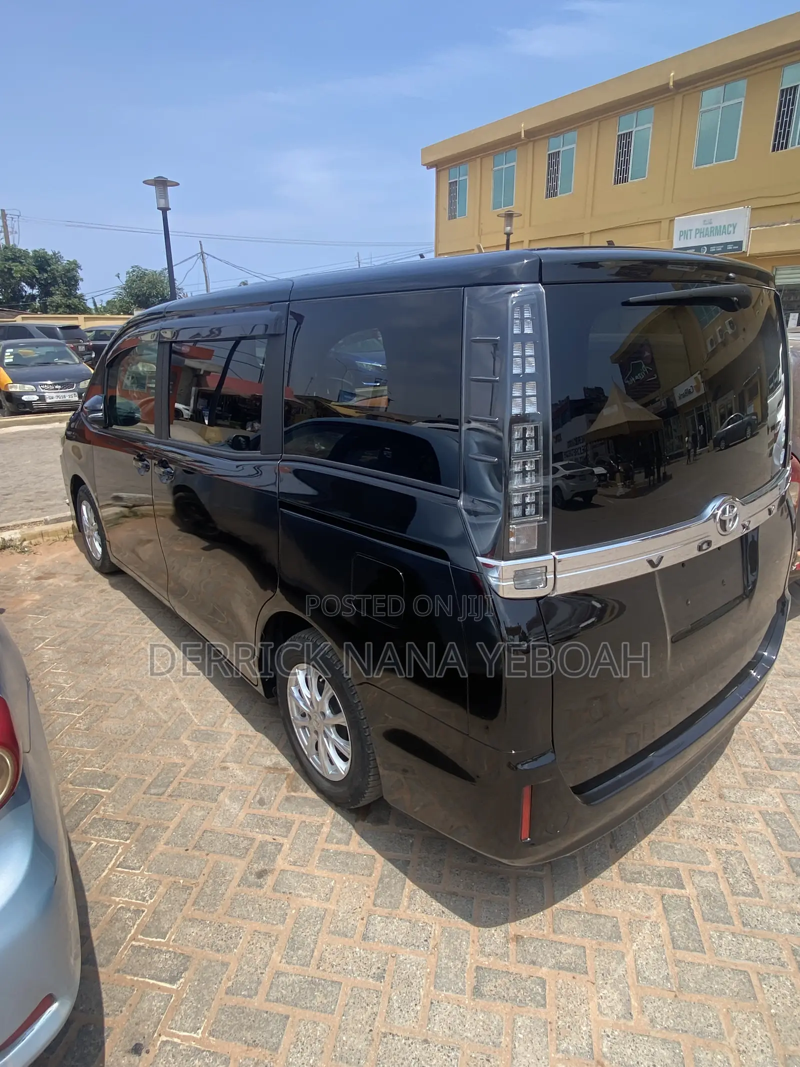 Toyota Voxy V 2WD 7-Seater 2014 Black