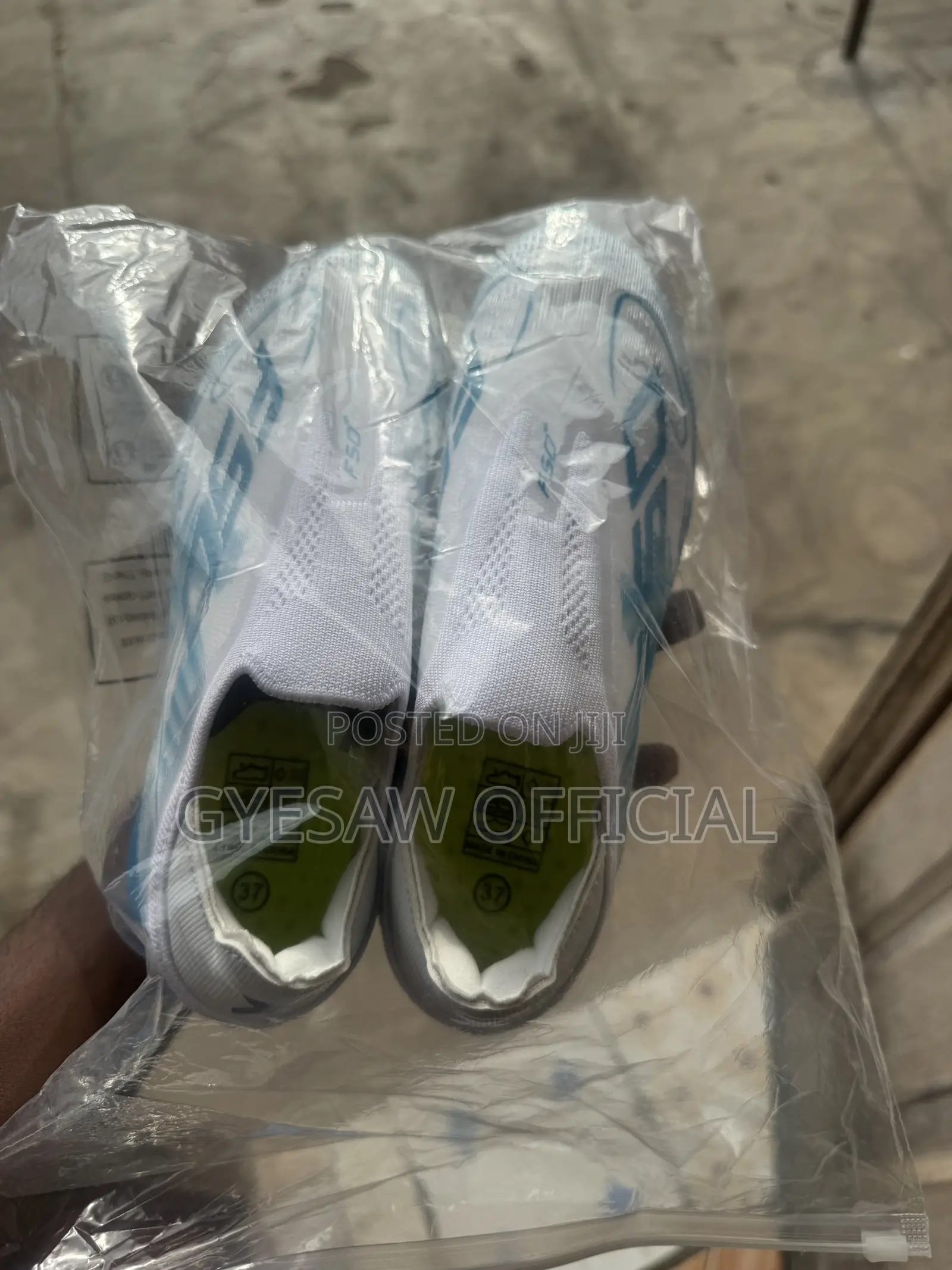 Brand New Laceless Football Boots / Cleats (EU 37)