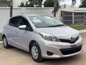 Toyota Vitz 1.3 FWD 3dr 2013 Silver