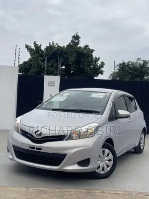 Toyota Vitz 1.3 FWD 3dr 2013 Silver