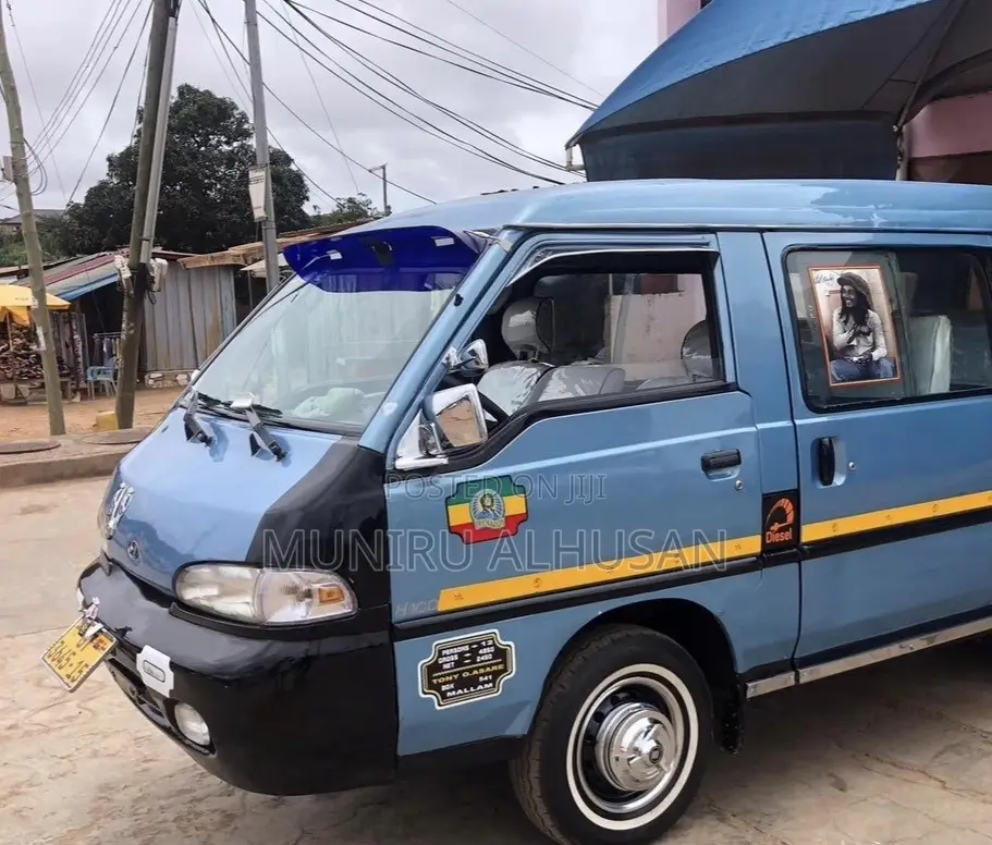 Hyundai H-100 2004 Blue