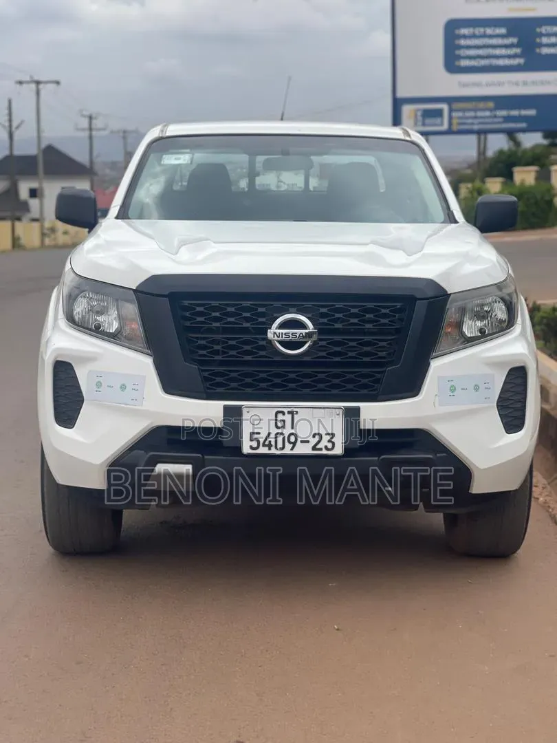 Nissan Navara 2023 White