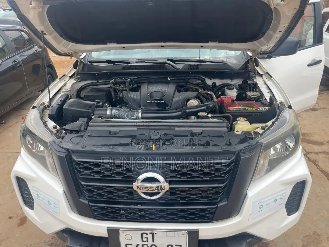Nissan Navara 2023 White