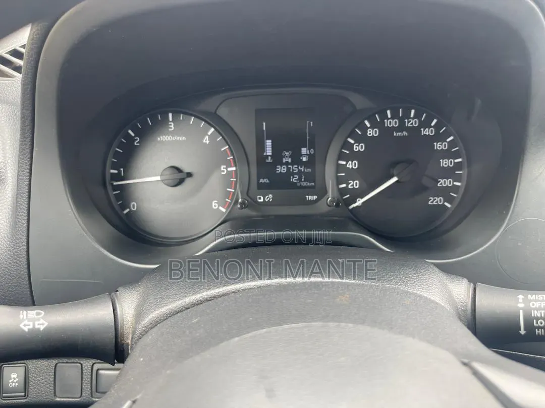 Nissan Navara 2023 White