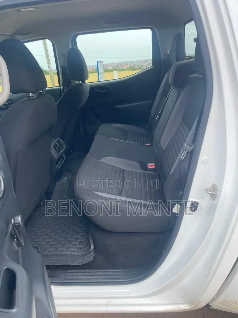 Nissan Navara 2023 White
