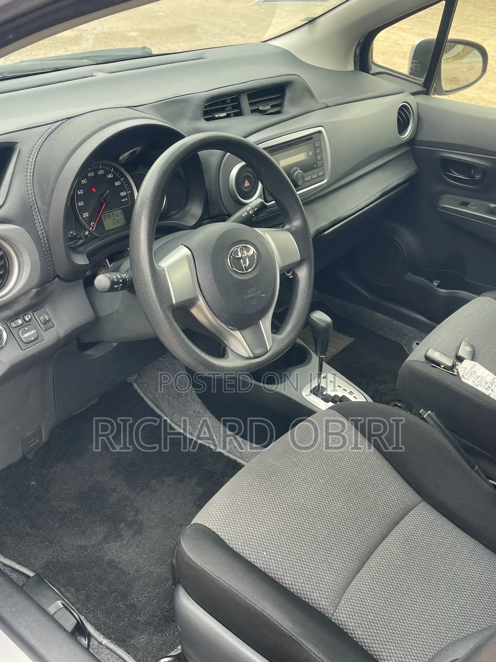 Toyota Vitz 1.3 FWD 3dr 2013 Silver