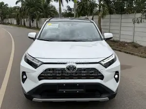 Toyota RAV4 XLE FWD 2024 White
