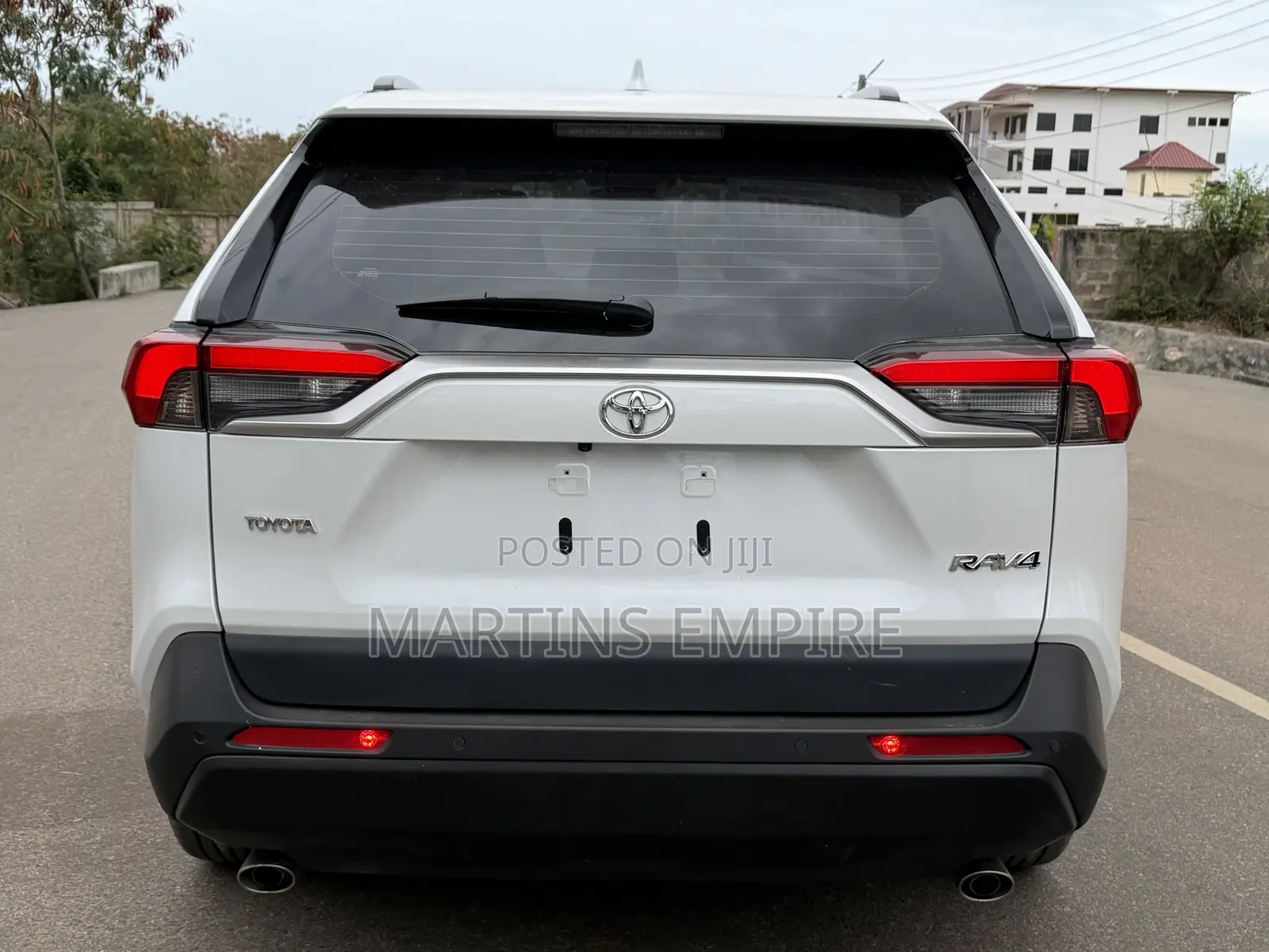 Toyota RAV4 XLE FWD 2024 White