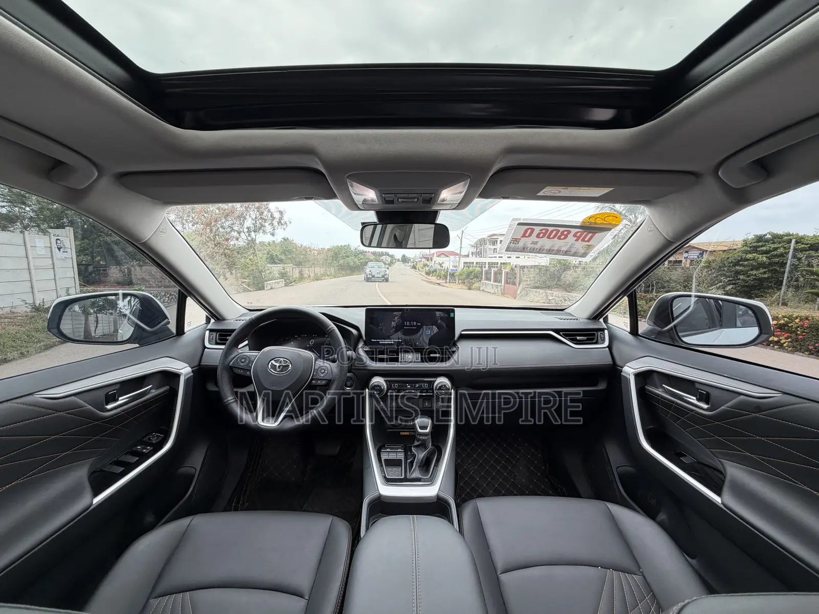 Toyota RAV4 XLE FWD 2024 White