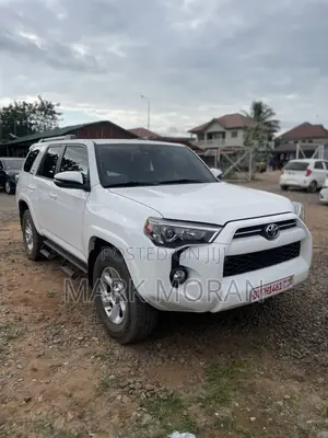 Toyota 4-Runner 2021 White
