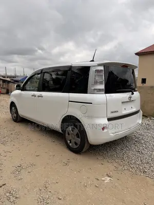 Toyota Sienta 1.5 FWD 2012 White