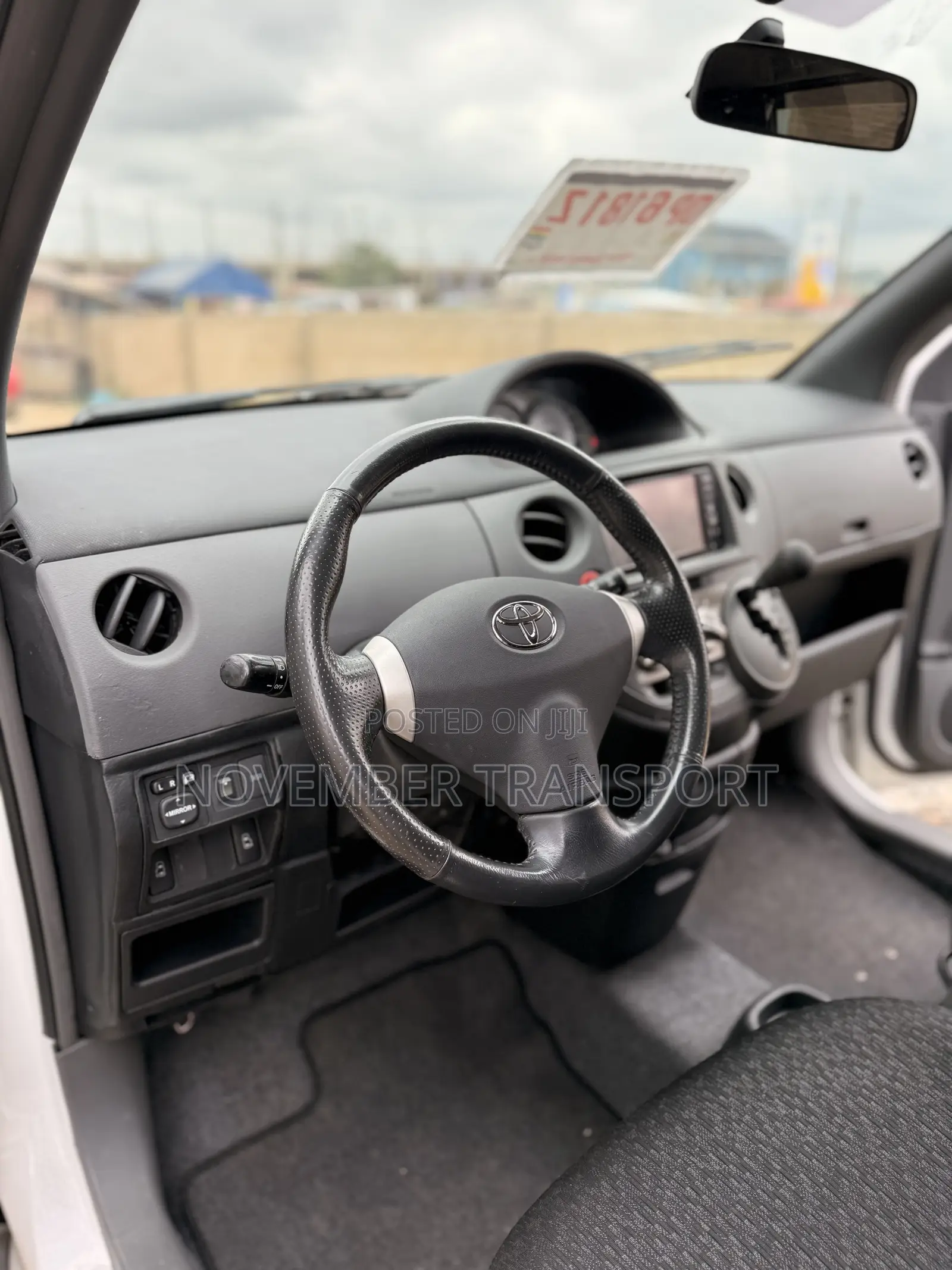 Toyota Sienta 1.5 FWD 2012 White