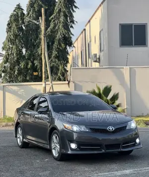 Toyota Camry SE Sport 4dr Sedan (2.5L 4cyl 6A) 2014 Gray