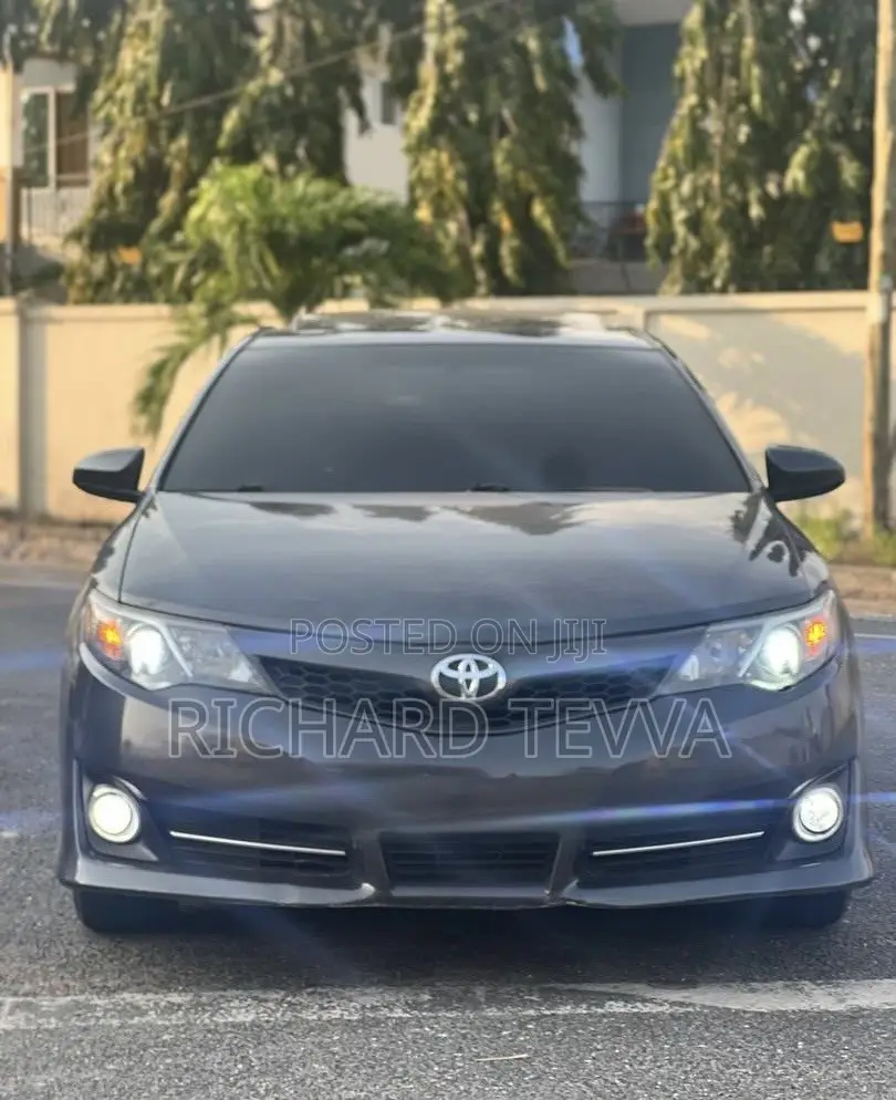 Toyota Camry SE Sport 4dr Sedan (2.5L 4cyl 6A) 2014 Gray