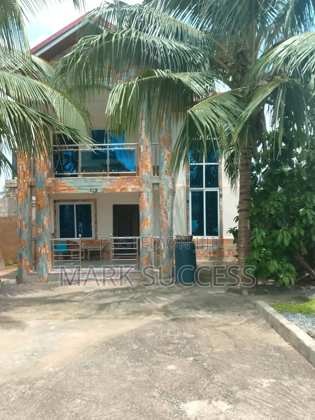 6bdrm House in Pokuase for sale