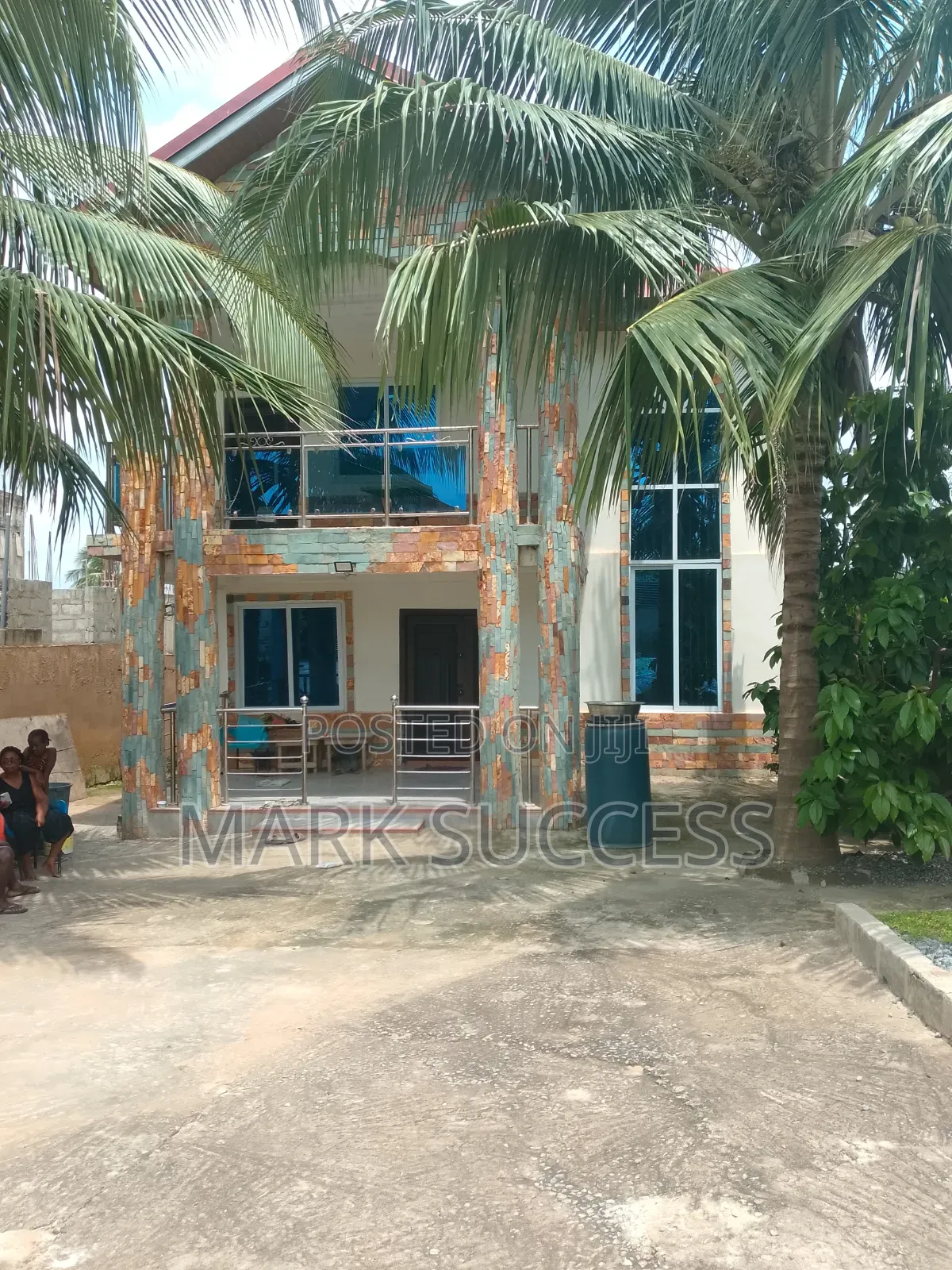 6bdrm House in Pokuase for sale