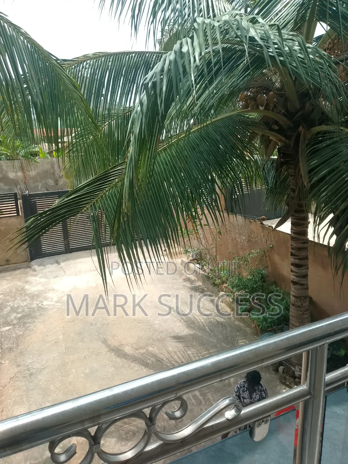 6bdrm House in Pokuase for sale