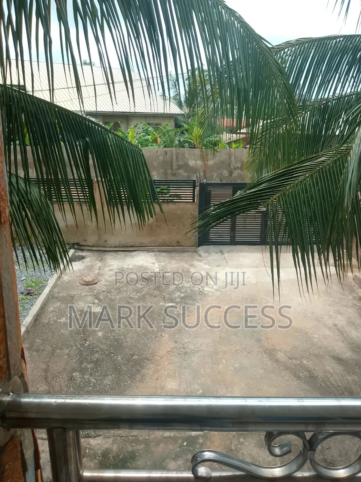 6bdrm House in Pokuase for sale